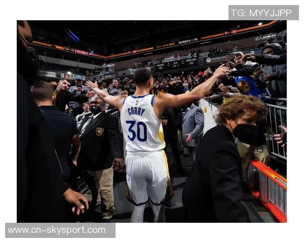 库里三分大赛决赛连中20球创历史纪录震惊全场荣耀加冕 库里三分大赛决赛连中20球创历史纪录震惊全场荣耀加冕