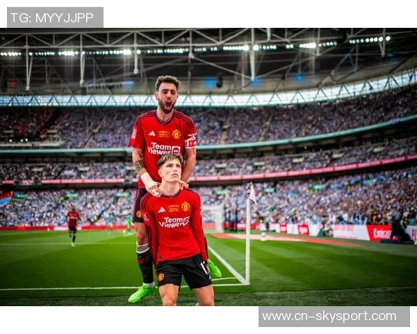 明天凌晨曼联对阵热刺的精彩对决值得期待球迷们的热情将再度燃起 明天凌晨曼联对阵热刺的精彩对决值得期待球迷们的热情将再度燃起